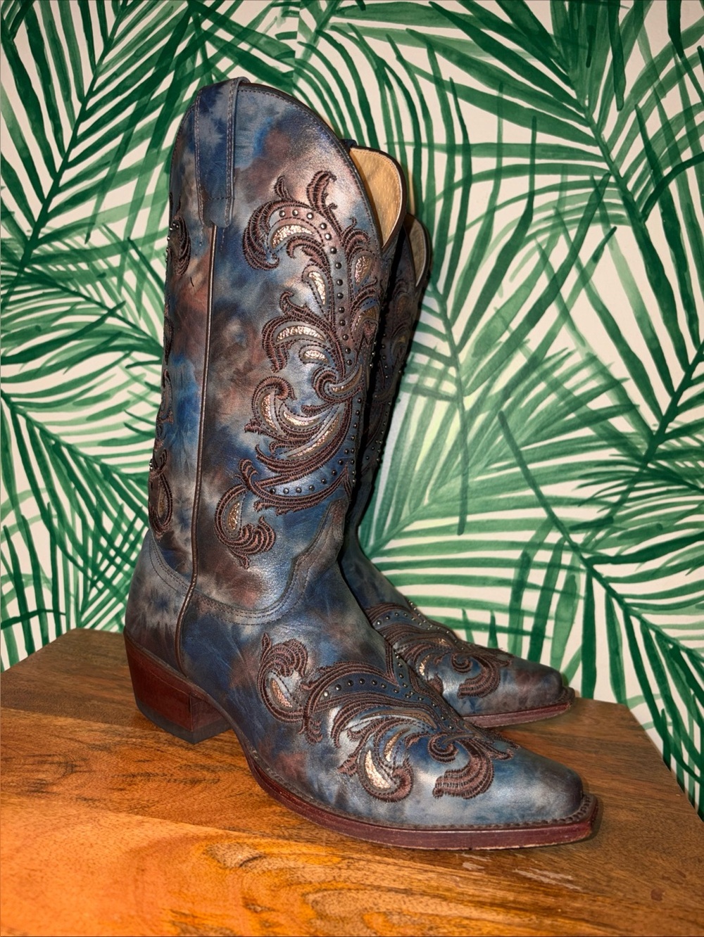 Shyanne Skye Blue Studded Leather Cowboy Boots Women’s 7.5 M